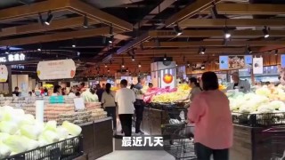 腾讯：2024澳门一肖一码配套成龙-胖东来擀面皮退款现场排起长队