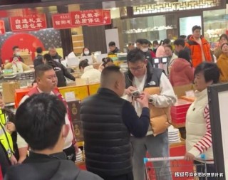 腾讯：2024澳门一肖一码配套成龙-胖东来擀面皮退款现场排起长队