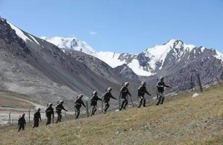 中新网:马会香港7777788888-5人组团登山 1人从海拔5千米坠崖遇难
