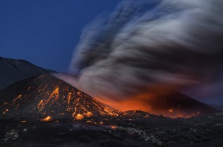 火山视频:澳门4949彩论坛高手-《玫瑰的故事》方协文婚后两幅面孔