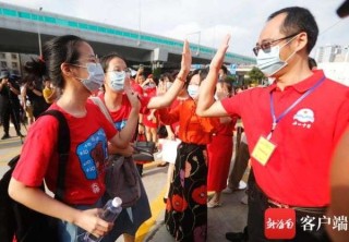 网易:澳门精准一肖一码一必中一肖-直击各地考生冲出考场瞬间