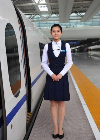 知乎：2024香港内部正版大全-老师在高铁上几句话制服吵闹的孩子