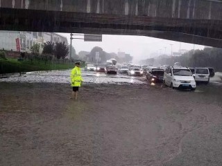 腾讯：2024新澳今晚资料-黄山暴雨有房屋倒塌车被冲走