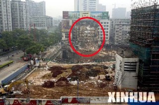 搜狗订阅:澳门王中王100%的资料2024-广州一建筑外墙脚手架坍塌 6人受伤