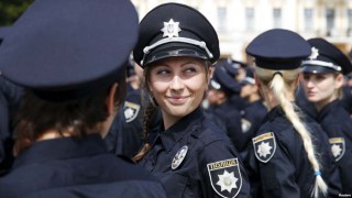 搜狗订阅:2024澳门免费精准资料大全-阿根廷便装女警遭抢劫后拔枪射击