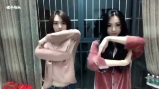 抖音视频:白小姐一肖一码今晚开奖-女生左手中指戴戒指什么意思