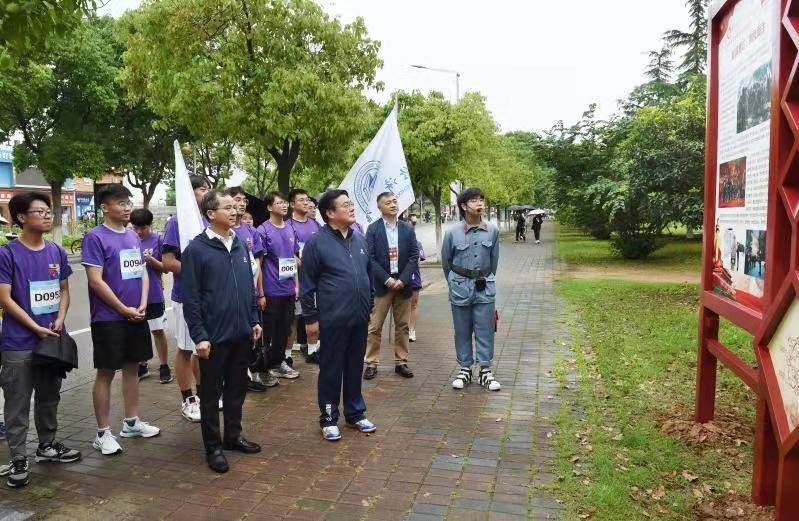 中新网:新澳彩资料免费资料大全五行-南京公安:拿不到龙舟赛冠军游回去  第3张