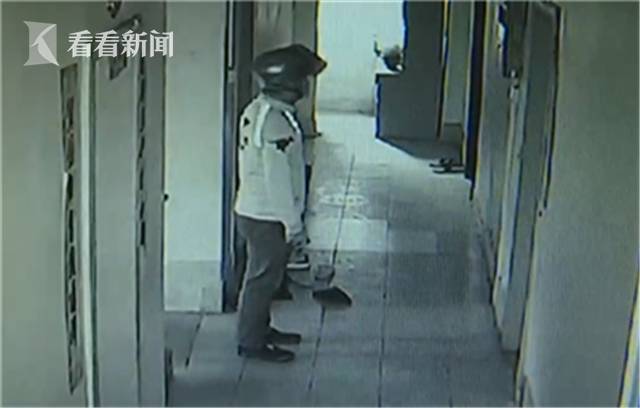 中新网:新澳门彩开奖结果资料查询-2岁女儿一直以为爸爸住在监控里  第1张