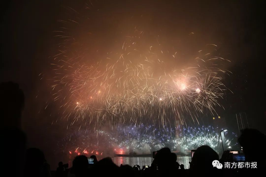 火山视频:2024今晚澳门开什么号码-双向救赎的友情《沙漏》上映  第2张